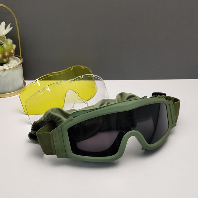 Oakley Ski Goggles with Green Frame and 3 Interchangeable Lenses